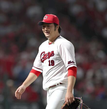 ５回、ピンチでビシエドを遊ゴロに打ち取り、ベンチに戻る床田（撮影・北村雅宏）