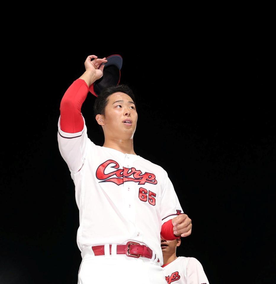今季初勝利を挙げ、ファンの声援に応える玉村（撮影・北村雅宏）
