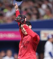 １回、阿部に先制となる適時打を浴びた栗林（撮影・北村雅宏）