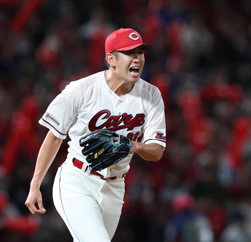 ７回、ピンチを無失点で切り抜け、雄たけびを上げる遠藤（撮影・北村雅宏）