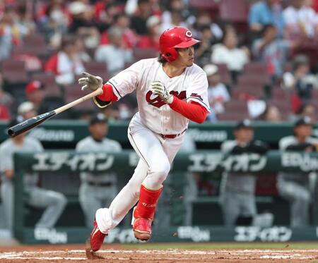 ３回、先制となる適時打を放つ鈴木（撮影・北村雅宏）