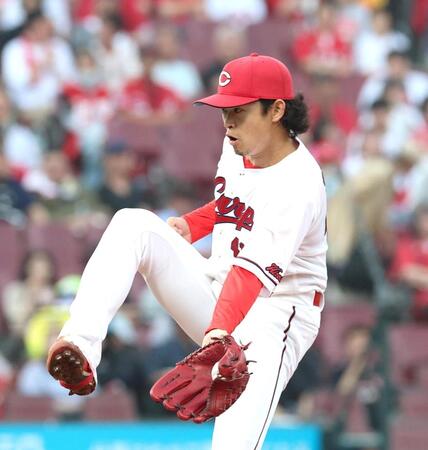 ２回、佐藤のライナーを捕球する鈴木（撮影・北村雅宏）