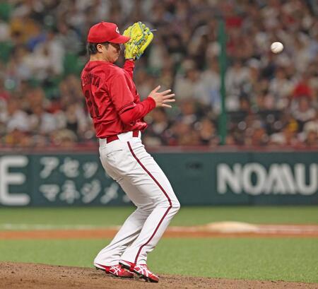 ２回、柳田の打球をキャッチする森下（撮影・北村雅宏）