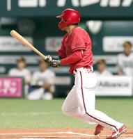 １回、右前打を放つ名原