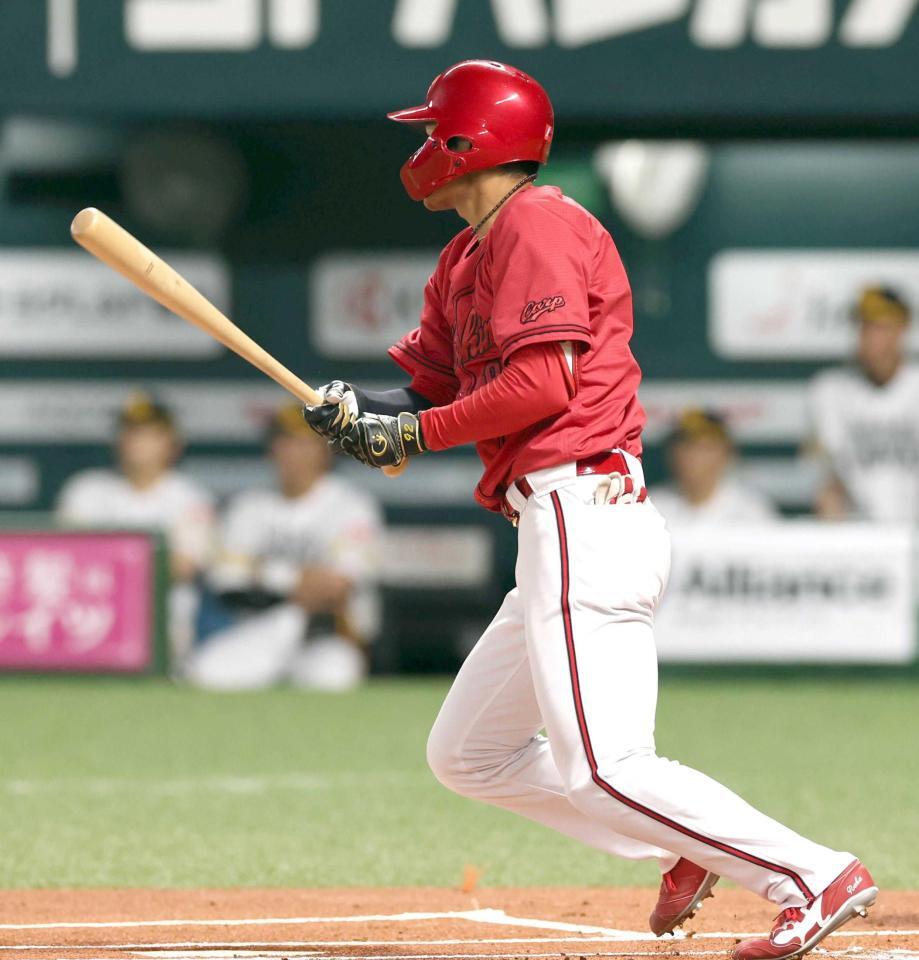 １回、右前打を放つ名原