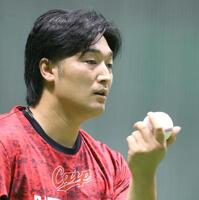 入念にキャッチボールする床田（撮影・北村雅宏）