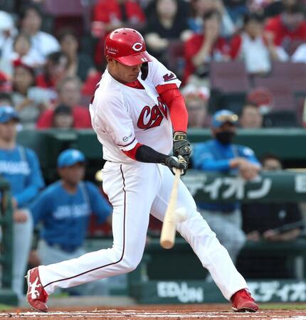 １回、二塁打を放つ名原（撮影・北村雅宏）
