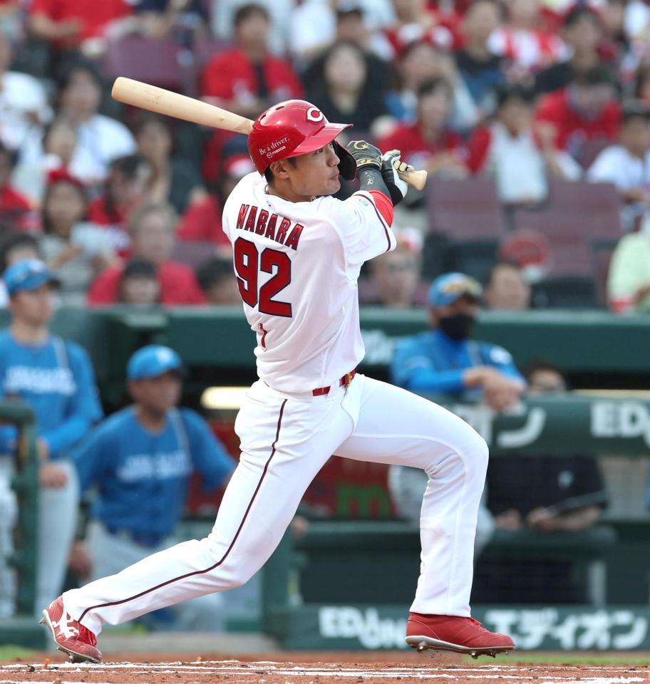 １回、二塁打を放つ名原（撮影・北村雅宏）