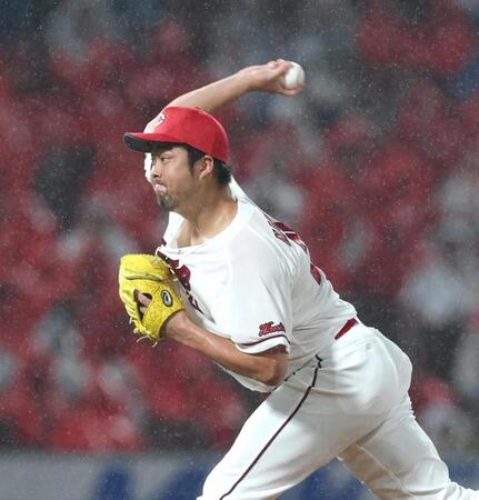 ７回から登板する中崎（撮影・北村雅宏）
