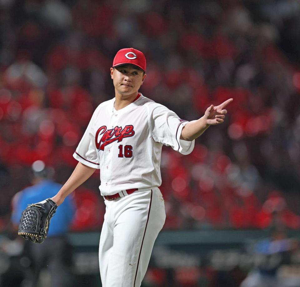 ５回、日本ハム打線を三者凡退に抑え、ベンチに戻る森（撮影・北村雅宏）