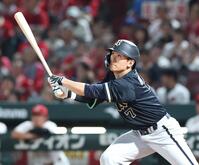 ９回、同点となる犠飛を放つ西川（撮影・北村雅宏）