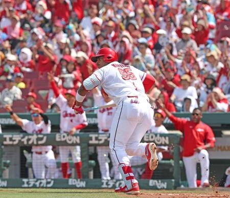 １回、適時打を放つモンテロ（撮影・北村雅宏）
