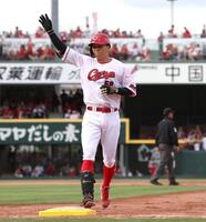 ８回、適時打を放った大盛（撮影・北村雅宏）