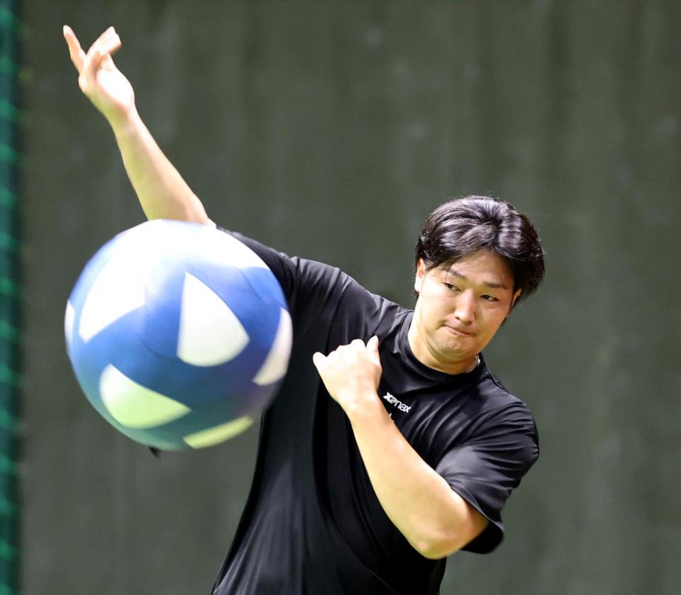 トレーニングする床田（撮影・北村雅宏）