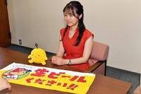 インタビューを受ける岡本アナ(撮影・畠山賢大）