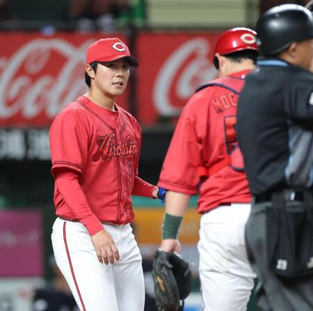 ７回、古賀に適時打を浴び、４点目を失った益田（撮影・西岡正）