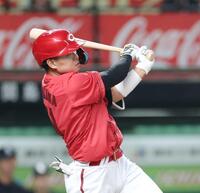 ３回、左越えソロを放つ平川