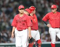 ５回、ピンチを招き、降板する森（撮影・西岡正）