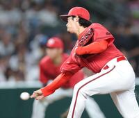 ７回に登板し力投する鈴木（撮影・西岡正）