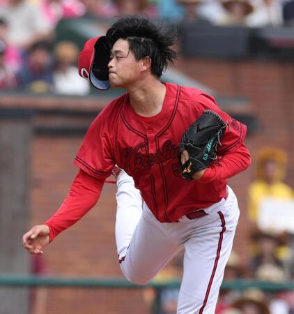 帽子を飛ばして力投する岡本（撮影・金田祐二）