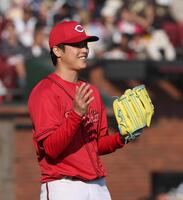 完封勝利を挙げ笑顔の森下（撮影・金田祐二）