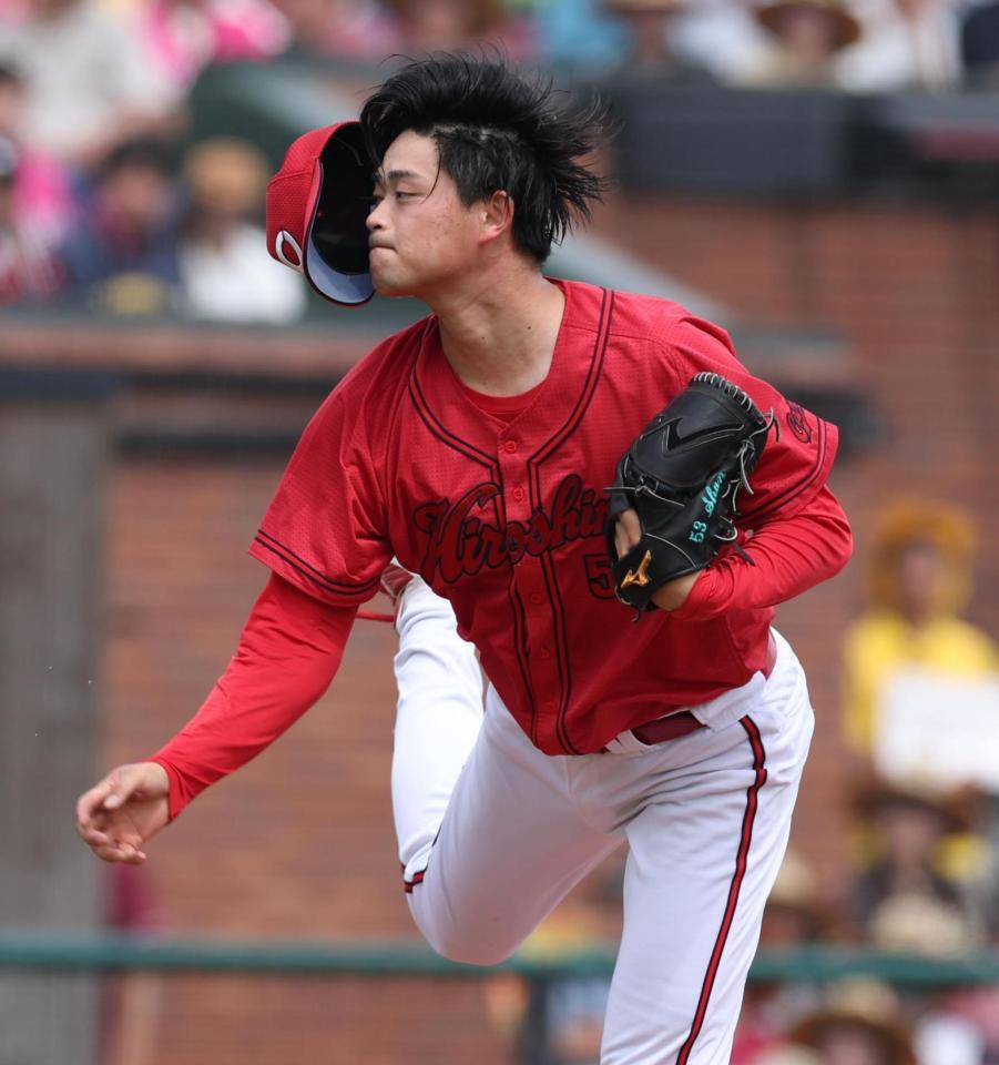 帽子を飛ばして力投する岡本（撮影・金田祐二）