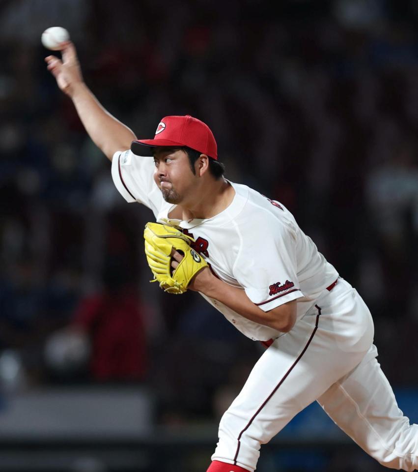 ８回から登板する中崎（撮影・北村雅宏）