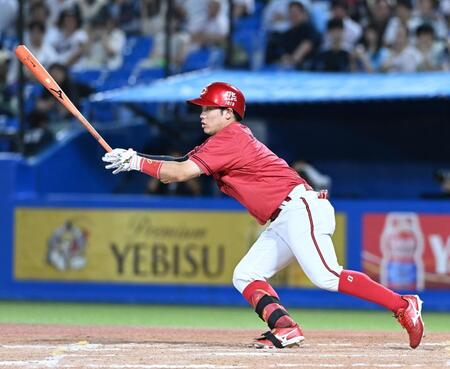 ８回、投強襲ヒットを放った代打・勝田（撮影・園田高夫）