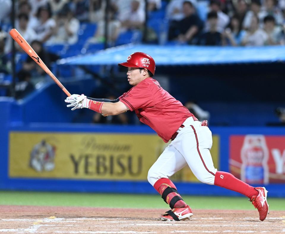 ８回、投強襲ヒットを放った代打・勝田（撮影・園田高夫）