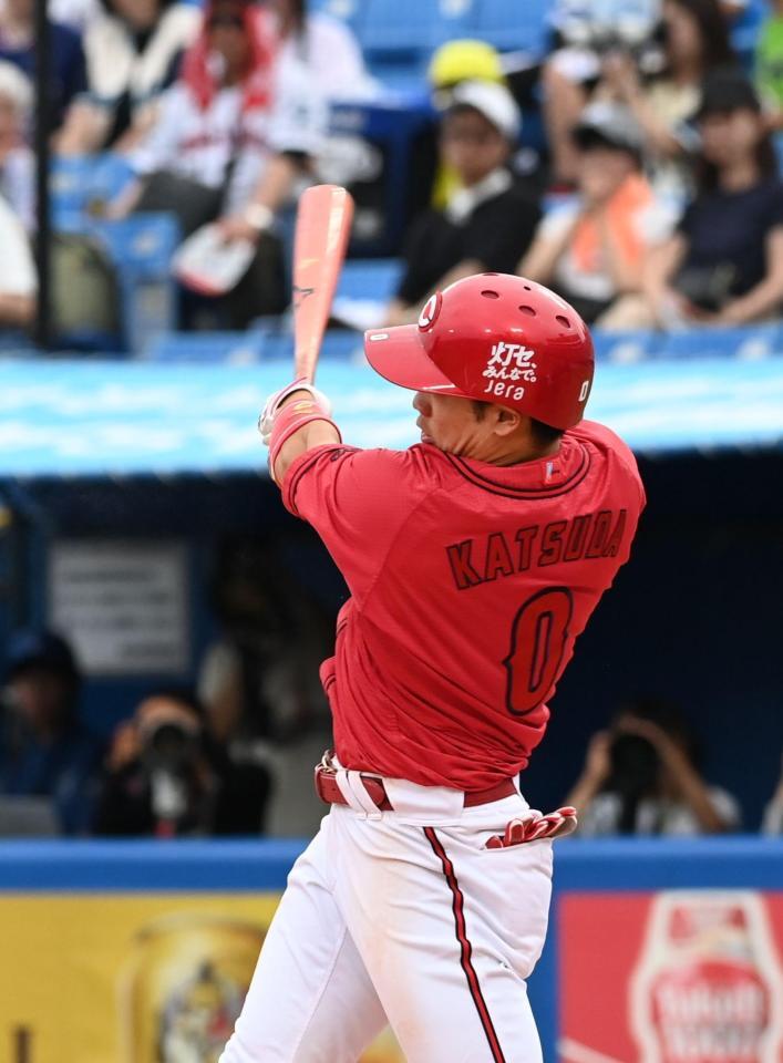 ８回、左前にバースデーヒットを放った勝田（撮影・園田高夫）