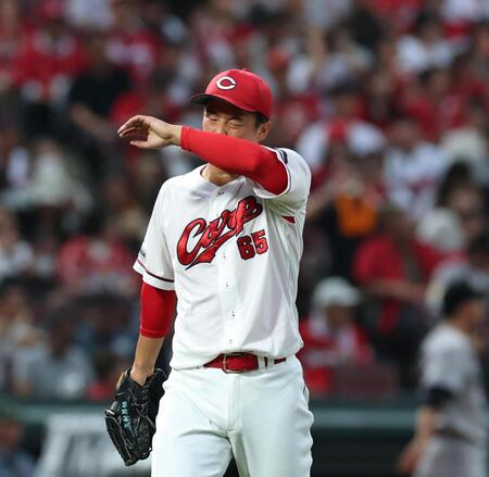 ３回、２点を先制され、ベンチに戻る玉村（撮影・北村雅宏）