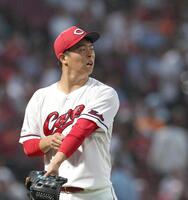 ５回、追加点を許し、ベンチに戻る玉村（撮影・北村雅宏）