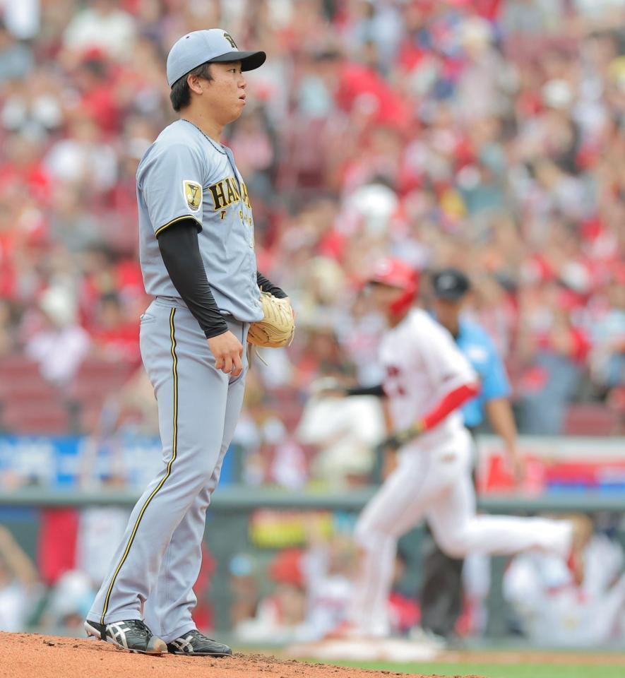 ３回、名原に同点ソロを浴びた村上（撮影・西田忠信）