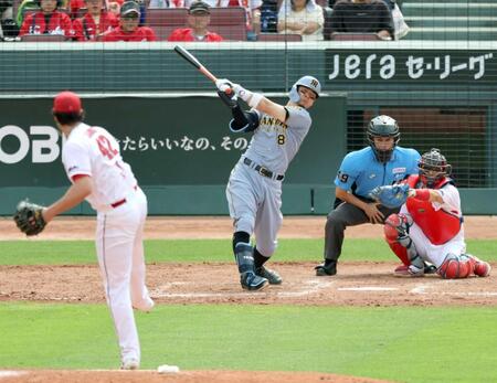 ５回、ターノックは佐藤輝を空振り三振に
