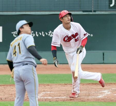 ３回、左越えに同点ソロを放つ名原