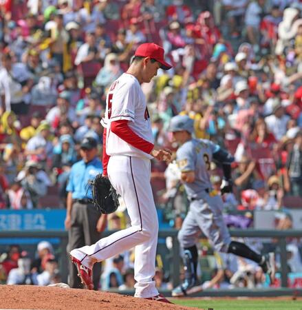 ６回、阪神・佐藤輝に同点ソロを浴びた岡本（撮影・北村雅宏）