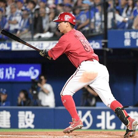 ９回、同点打を放つ大盛（撮影・佐藤厚）