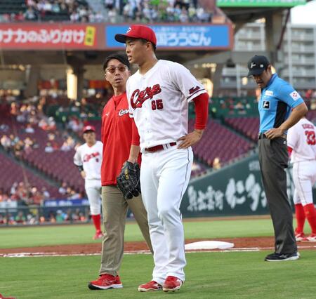 ２回途中、負傷しベンチに戻る玉村（撮影・北村雅宏）