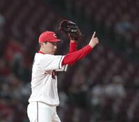 ５回、増田を二ゴロに仕留めた栗林（撮影・北村雅宏）