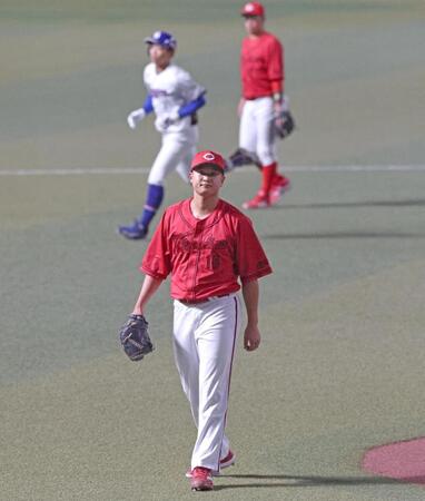 １回、岡林に先制ソロを浴びた森（手前）＝撮影・北村雅宏