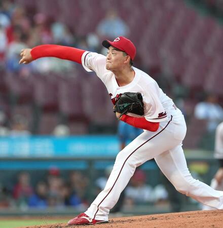 先発し、力強いボールを投げ込む岡本（撮影・北村雅宏）