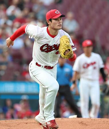 ３回、勝又の放ったゴロの一塁ベースカバーに走る斉藤（撮影・北村雅宏）