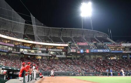 空席の目立つマツダスタジアム