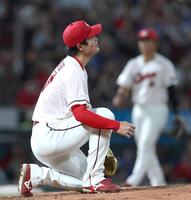 ５回、松尾に勝ち越しとなる押し出し四球を与えた斉藤優（撮影・北村雅宏）