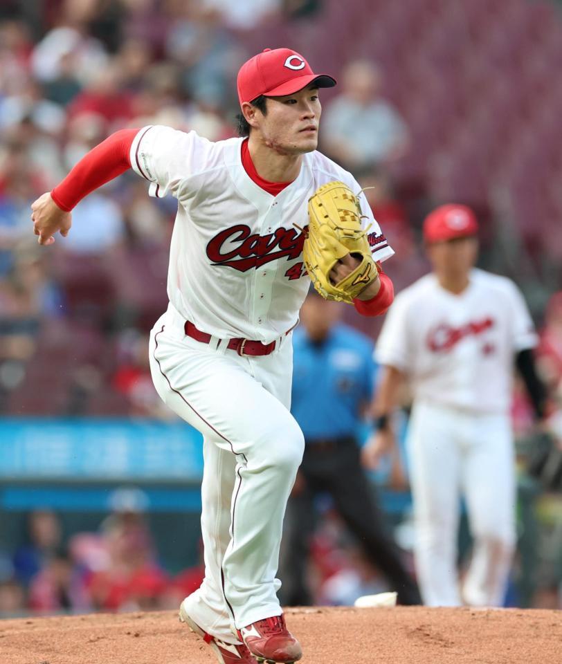 ３回、勝又の放ったゴロの一塁ベースカバーに走る斉藤（撮影・北村雅宏）