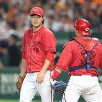 ６回、笹原に走者一掃の逆転３点二塁打を浴びた床田（撮影・金田祐二）