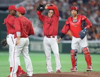 １回、巨人打線につかまる岡本（撮影・金田祐二）