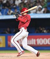 ９回、中前打を放ち猛打賞の名原（撮影・開出牧）