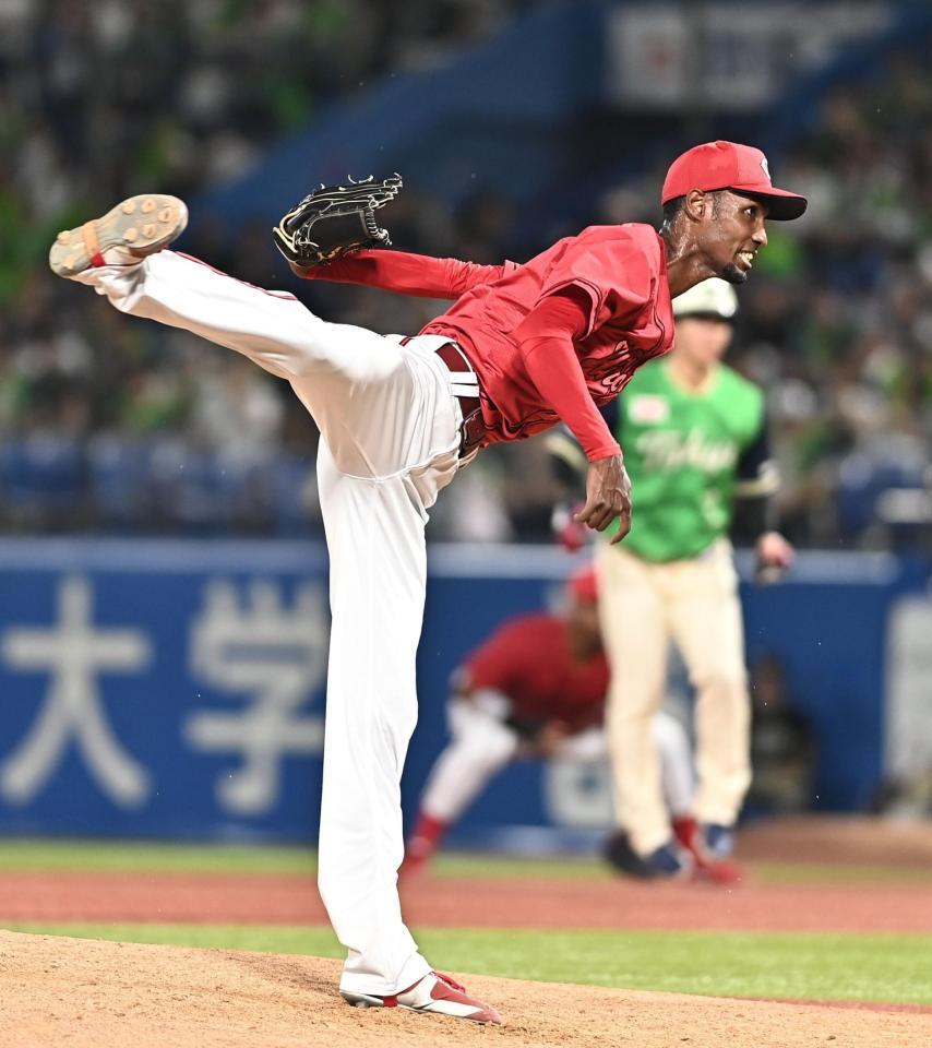 ４回、古賀を空振り三振に仕留めるアドゥワ（撮影・開出牧）