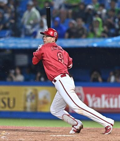 ９回、同点の左前適時打を放つ秋山（撮影・開出牧）